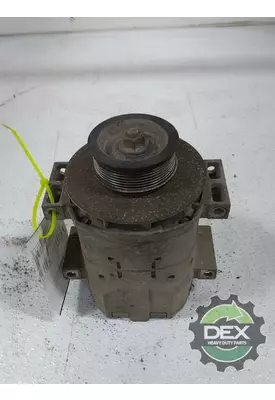 MACK CXU613 8743 compressor and mounting; compressor mounting