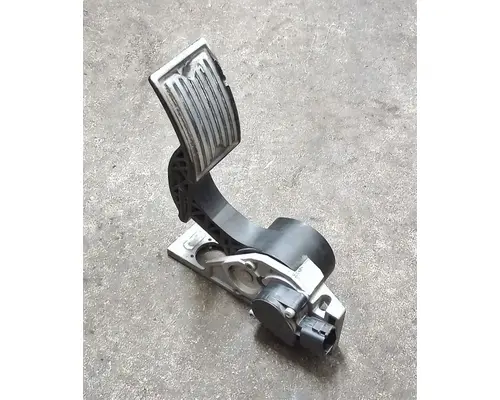 MACK CXU613 Accelerator Parts