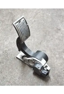 MACK CXU613 Accelerator Parts