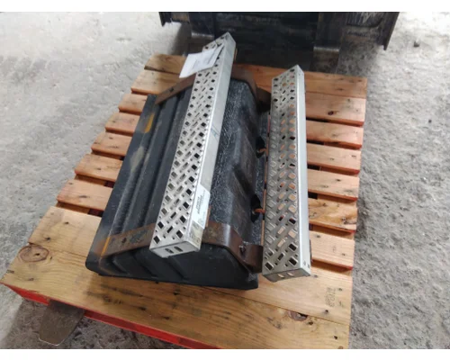 MACK CXU613 BATTERY BOX COVER