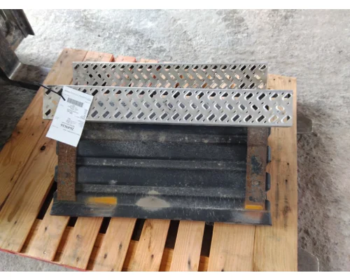 MACK CXU613 BATTERY BOX COVER