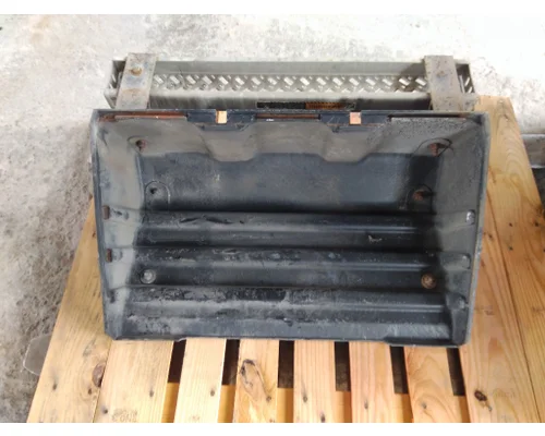MACK CXU613 BATTERY BOX COVER
