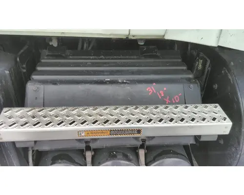 MACK CXU613 BATTERY BOX COVER