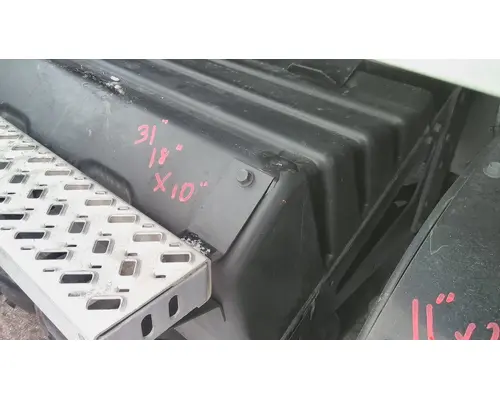 MACK CXU613 BATTERY BOX COVER