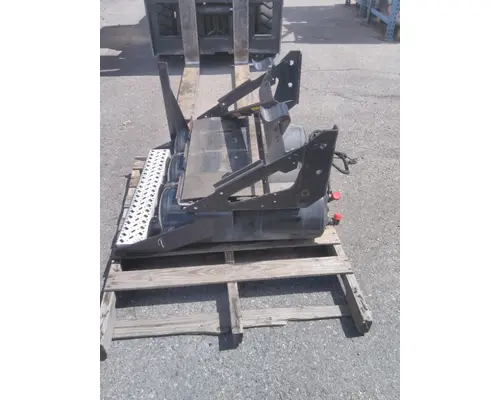 MACK CXU613 BATTERY BOX