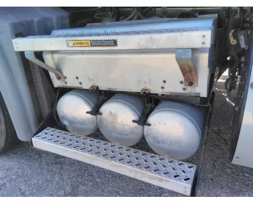 MACK CXU613 BATTERY BOX