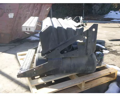 MACK CXU613 BATTERY BOX