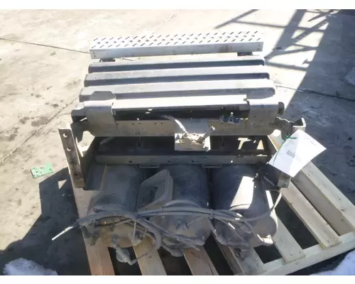MACK CXU613 BATTERY BOX