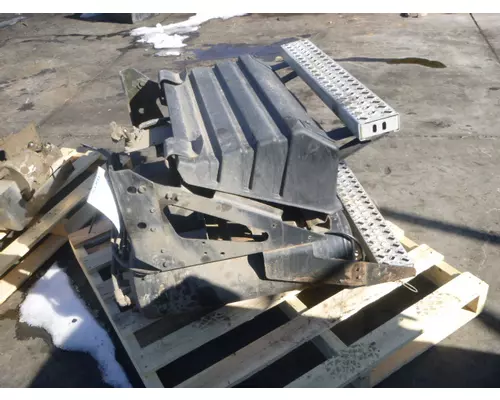MACK CXU613 BATTERY BOX