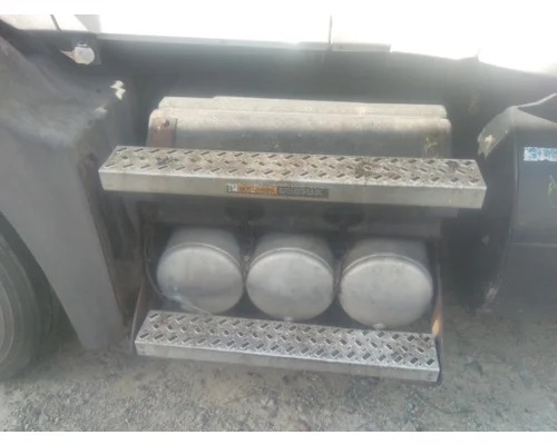 MACK CXU613 BATTERY BOX