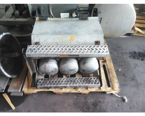 MACK CXU613 BATTERY BOX