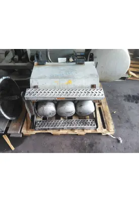 MACK CXU613 BATTERY BOX