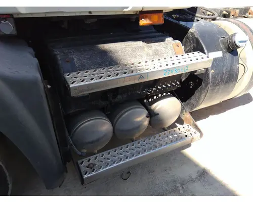 MACK CXU613 BATTERY BOX