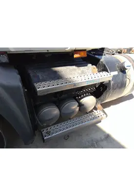 MACK CXU613 BATTERY BOX