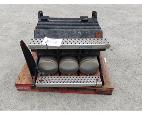 MACK CXU613 BATTERY BOX