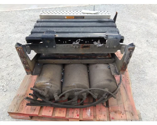 MACK CXU613 BATTERY BOX