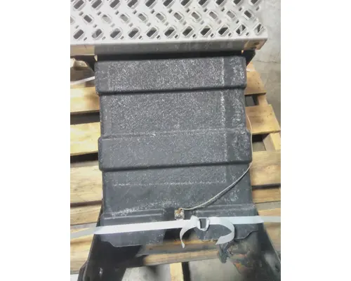 MACK CXU613 BATTERY BOX