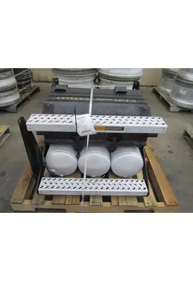 MACK CXU613 BATTERY BOX