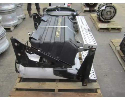MACK CXU613 BATTERY BOX