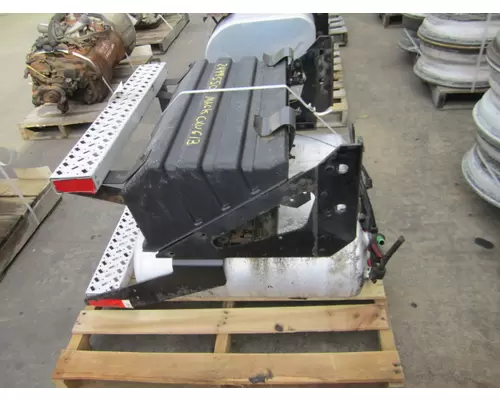 MACK CXU613 BATTERY BOX