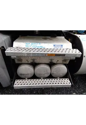 MACK CXU613 BATTERY BOX