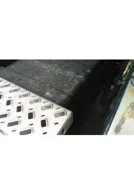 MACK CXU613 BATTERY BOX