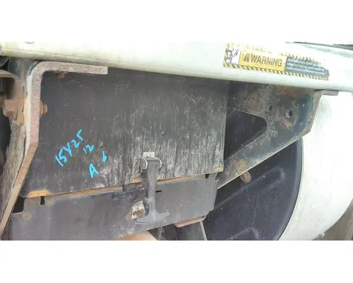 MACK CXU613 BATTERY BOX