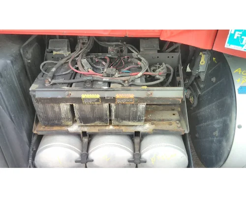 MACK CXU613 BATTERY BOX