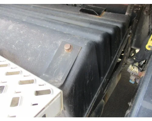 MACK CXU613 BATTERY BOX