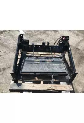 MACK CXU613 Battery Box/Tray