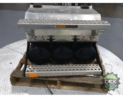 MACK CXU613 Battery Box