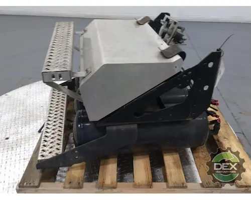 MACK CXU613 Battery Box