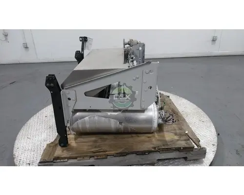 MACK CXU613 Battery Box