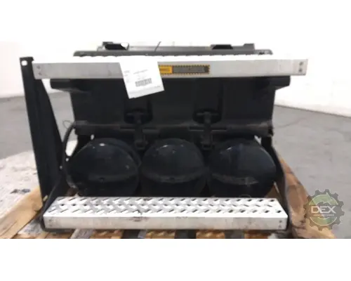 MACK CXU613 Battery Box