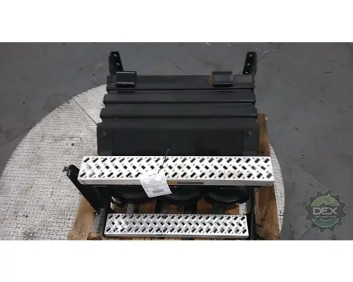 MACK CXU613 Battery Box