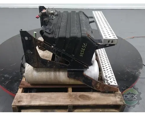 MACK CXU613 Battery Box