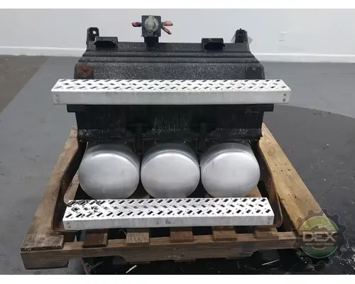 MACK CXU613 Battery Box