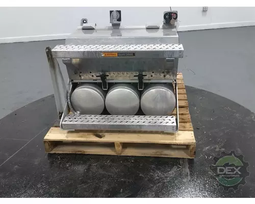 MACK CXU613 Battery Box