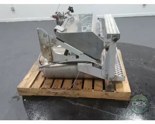 MACK CXU613 Battery Box