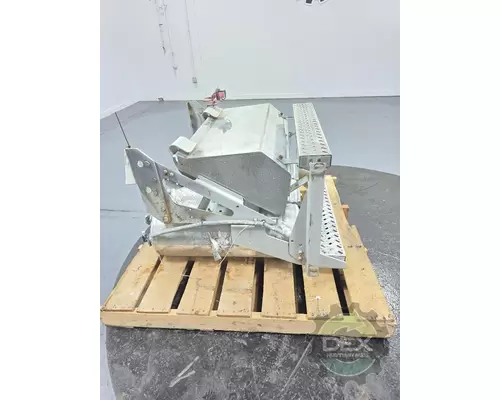 MACK CXU613 Battery Box