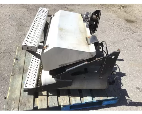 MACK CXU613 Battery Box