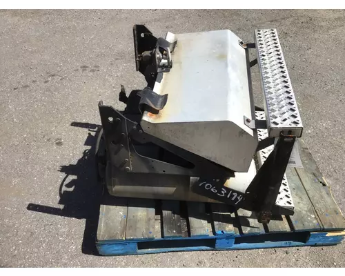 MACK CXU613 Battery Box