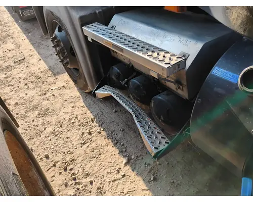 MACK CXU613 Battery Box