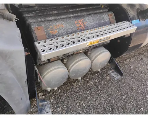 MACK CXU613 Battery Box