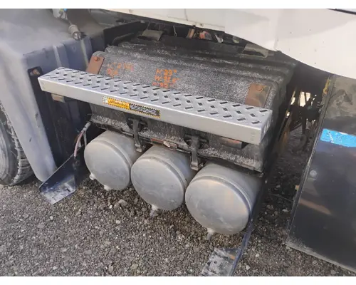 MACK CXU613 Battery Box