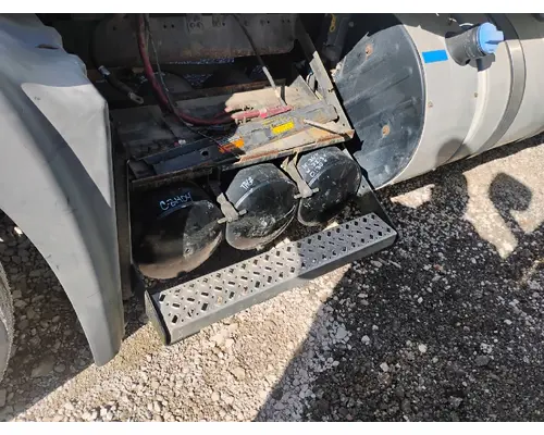 MACK CXU613 Battery Box