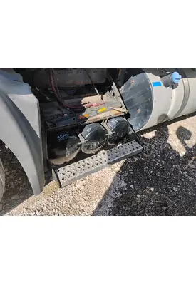 MACK CXU613 Battery Box