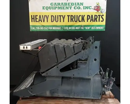 MACK CXU613 Battery Boxes