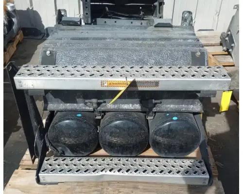 MACK CXU613 Battery Boxes