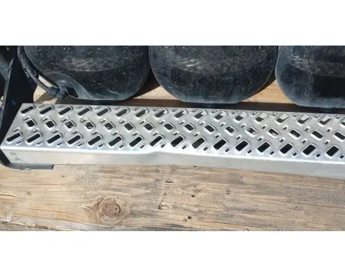 MACK CXU613 Battery Boxes